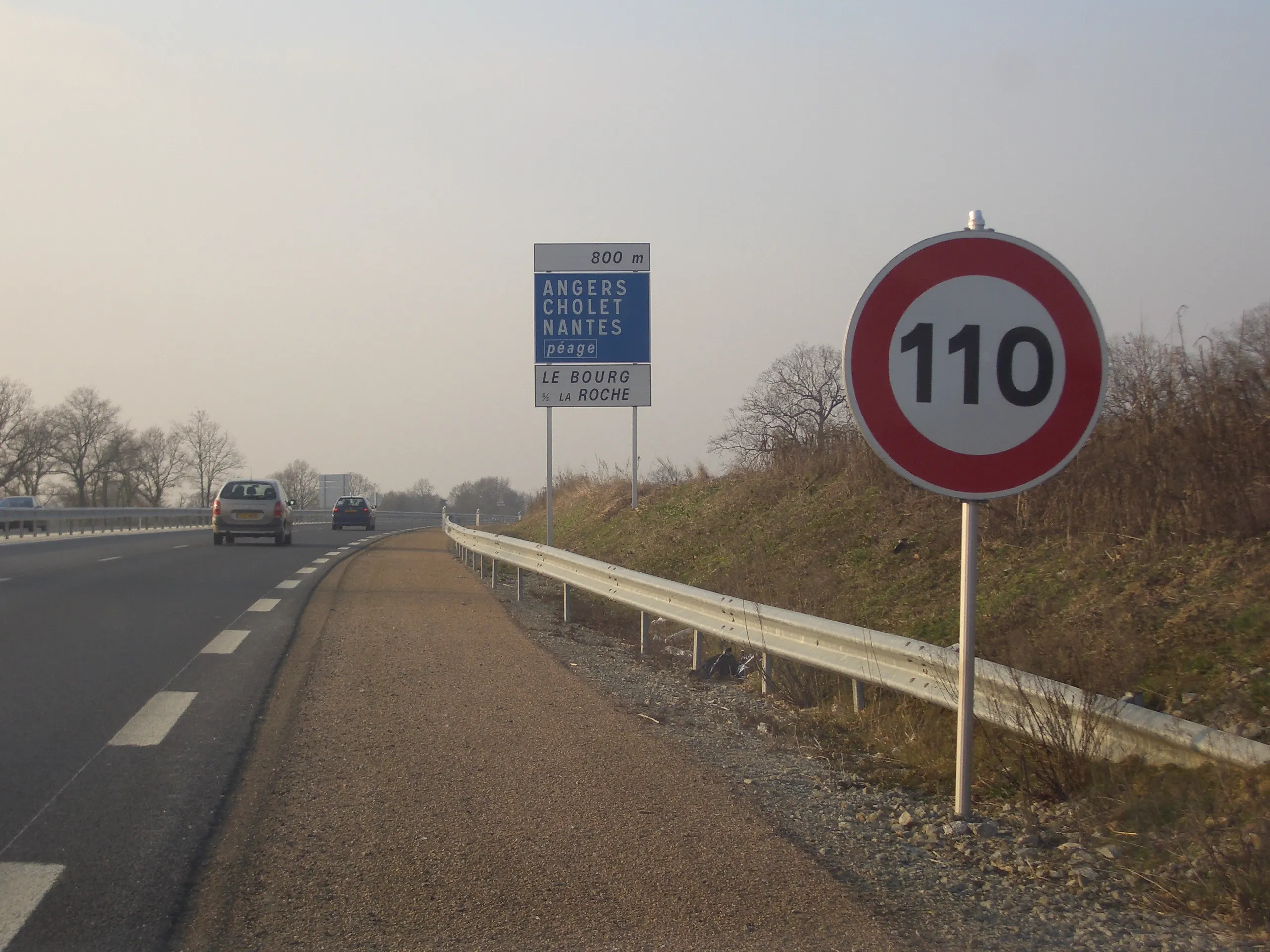 signalisation-verticale-groupe-trichet-specialisee-en-amenagement-paysager-urbain-routier-vendee-10